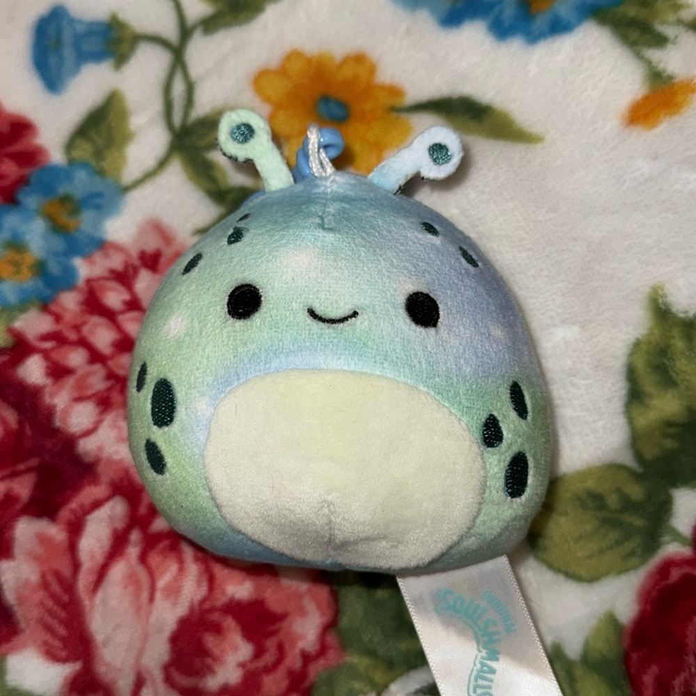 Zinc alien squishmallow clip NWT